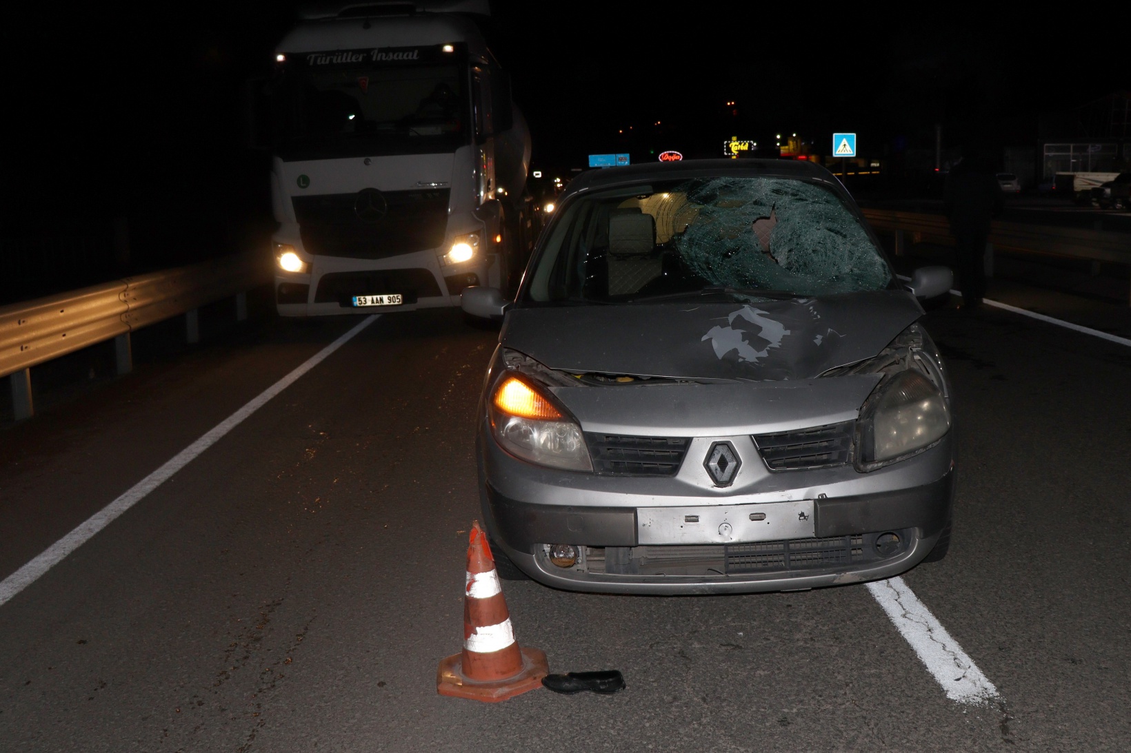Karşıdan karşıya geçmek isterken canından oldu 2