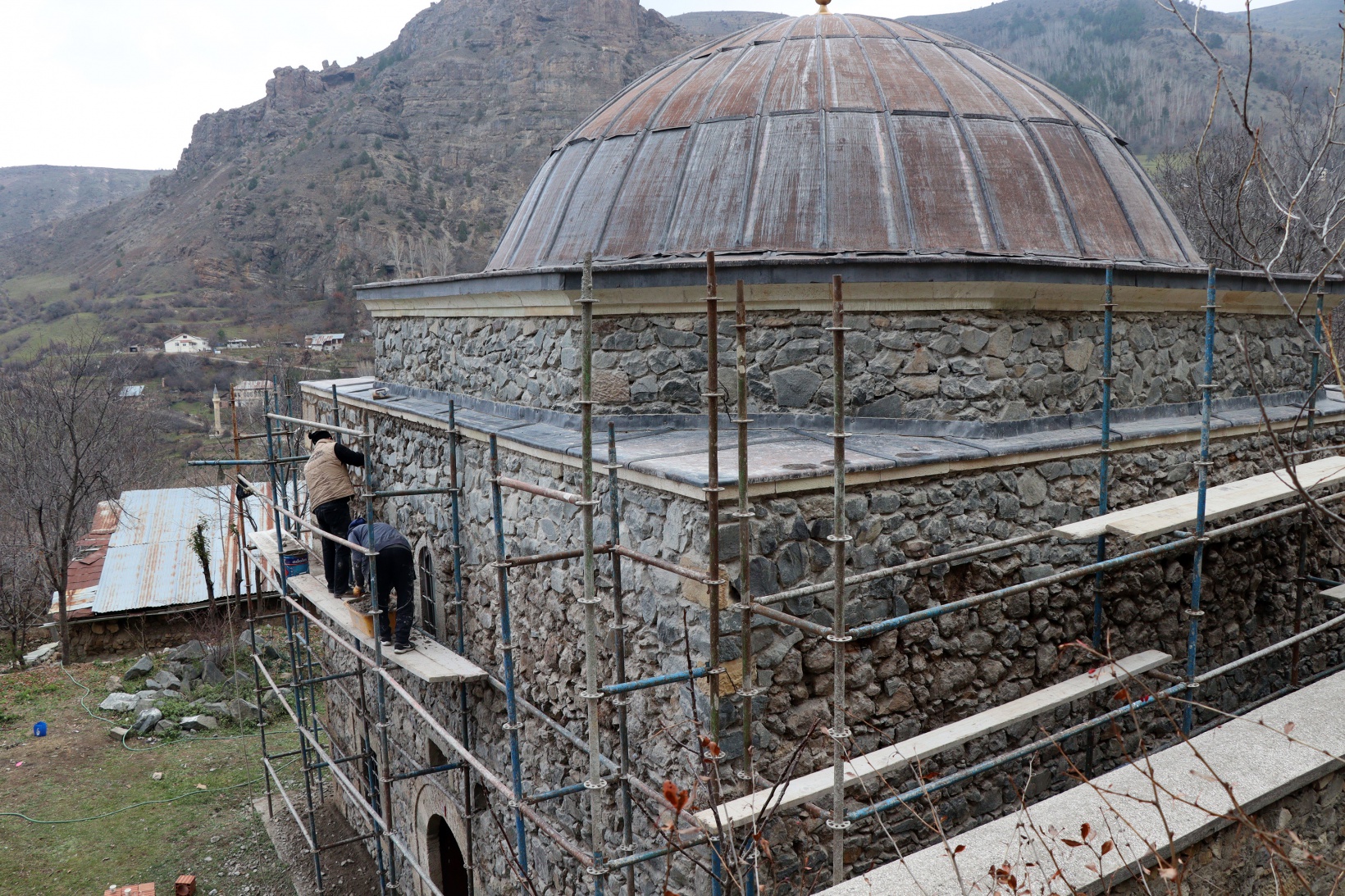Ecdat yadigarına eksik restorasyon düzeltiliyor 10
