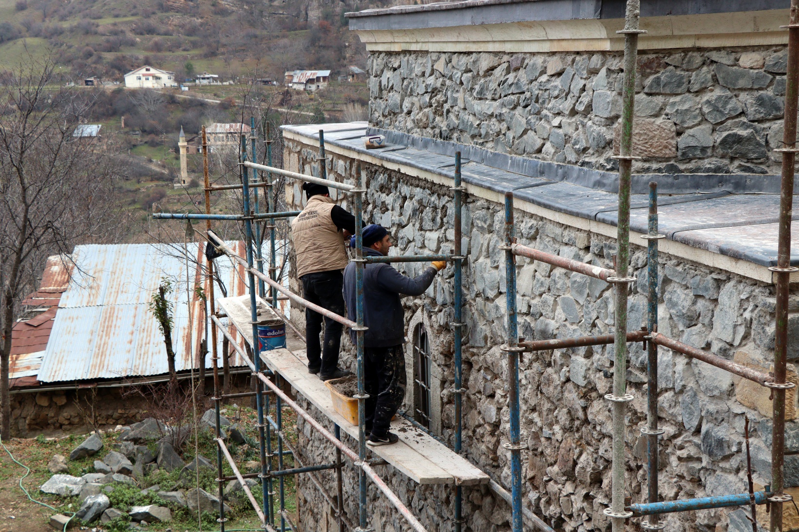 Ecdat yadigarına eksik restorasyon düzeltiliyor 9