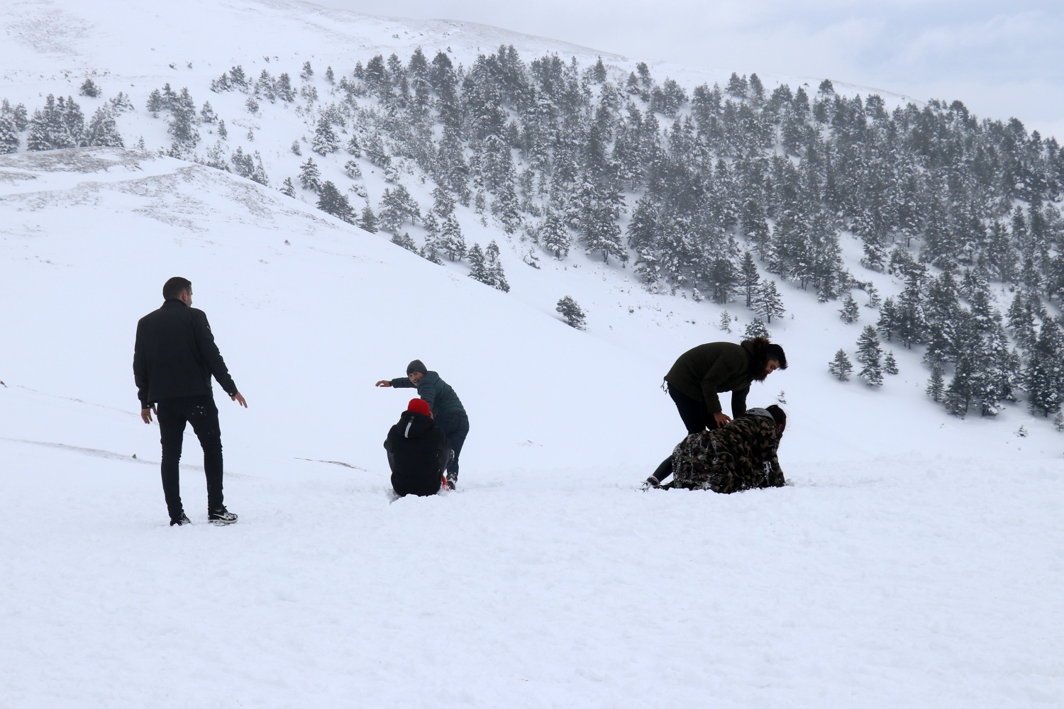 Zigana dağında kar kalınlığı 80 santimetreye ulaştı, kayak sezonu başladı 4
