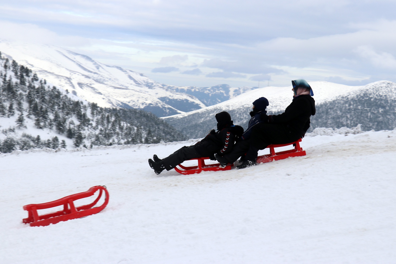 Zigana dağında kar kalınlığı 80 santimetreye ulaştı, kayak sezonu başladı 13