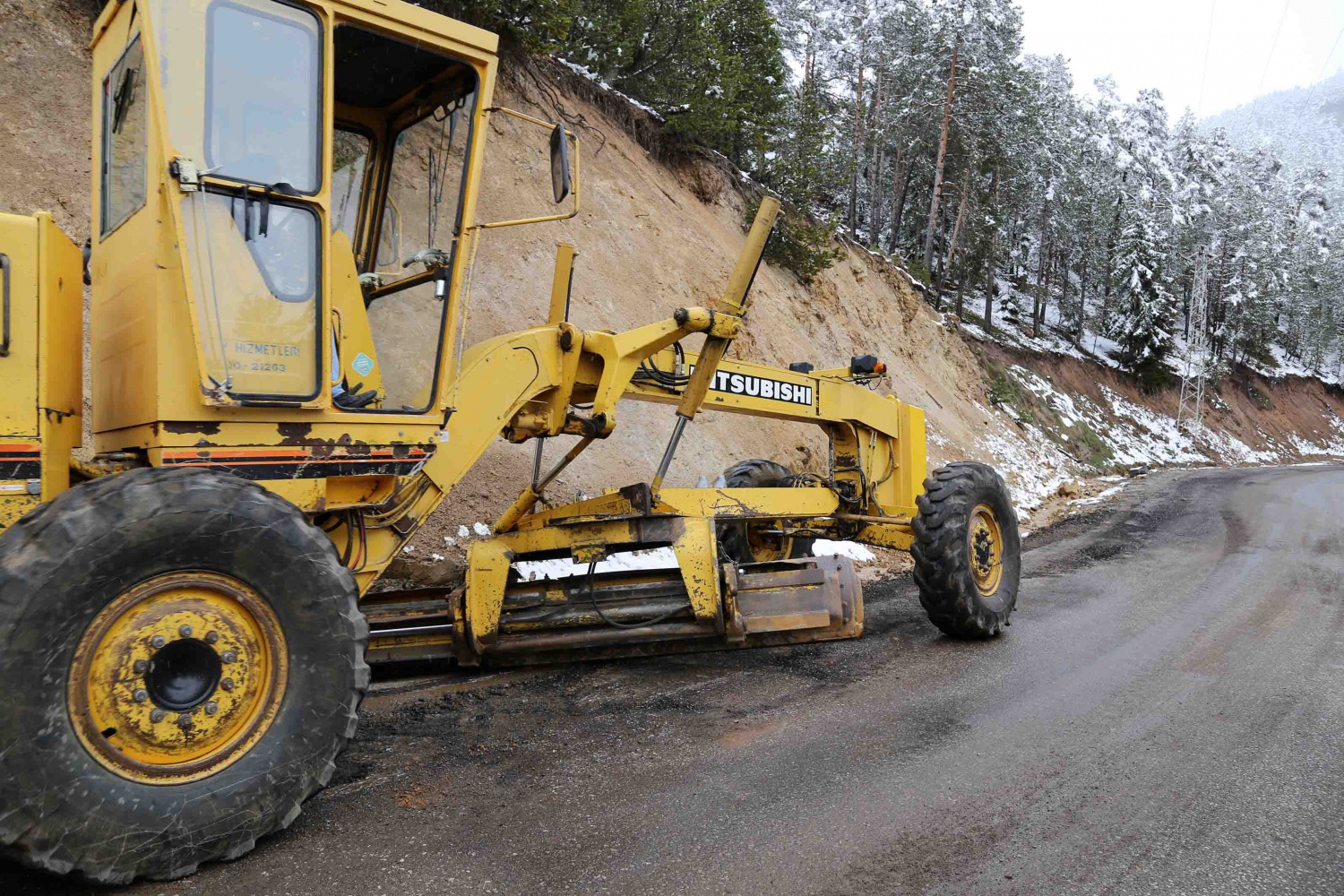 Gümüşhane köy yollarında karla mücadele bitti ‘taşla’ mücadele başladı 2