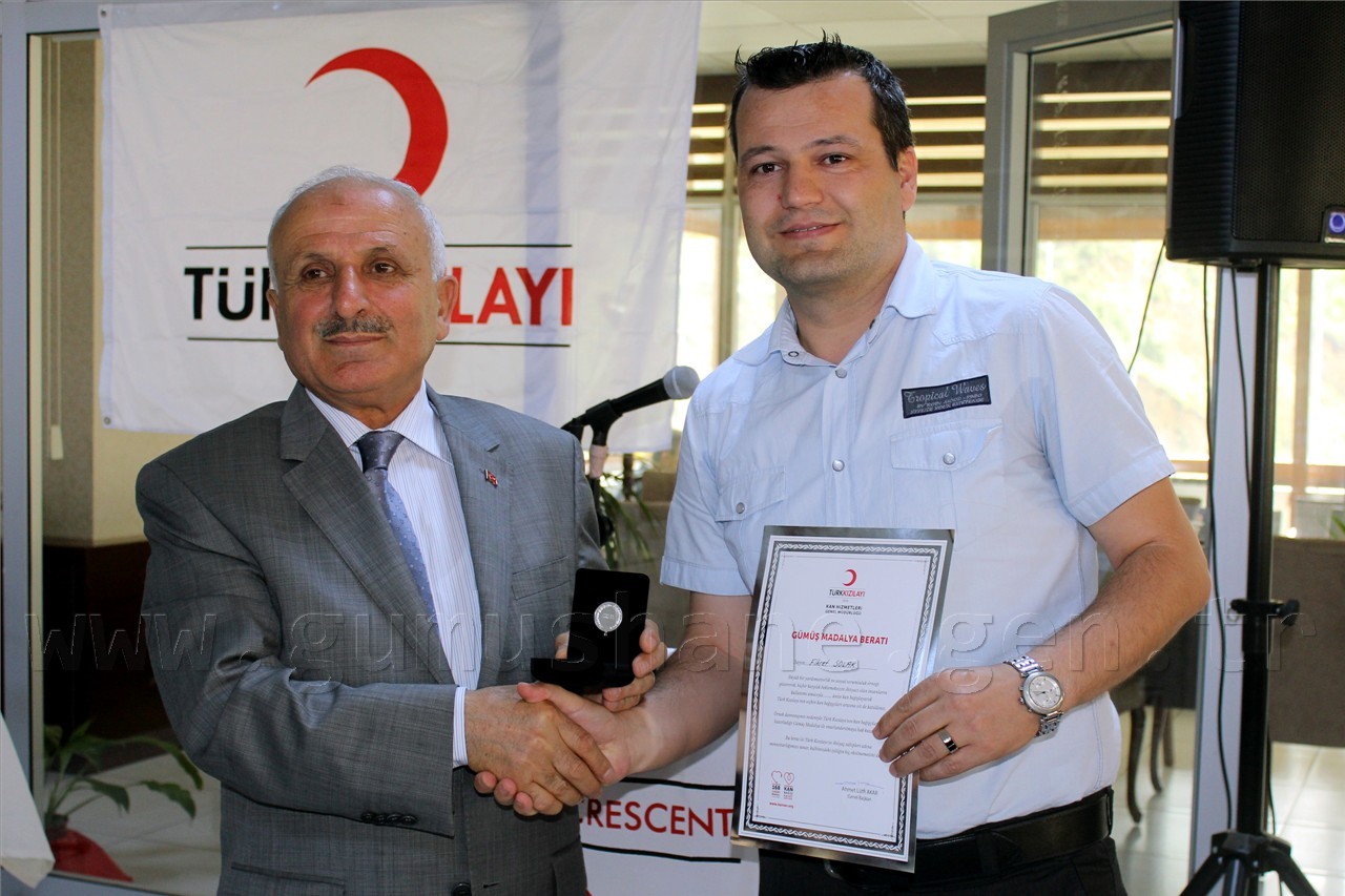 Kan bağışçıları madalyalarını aldı 3