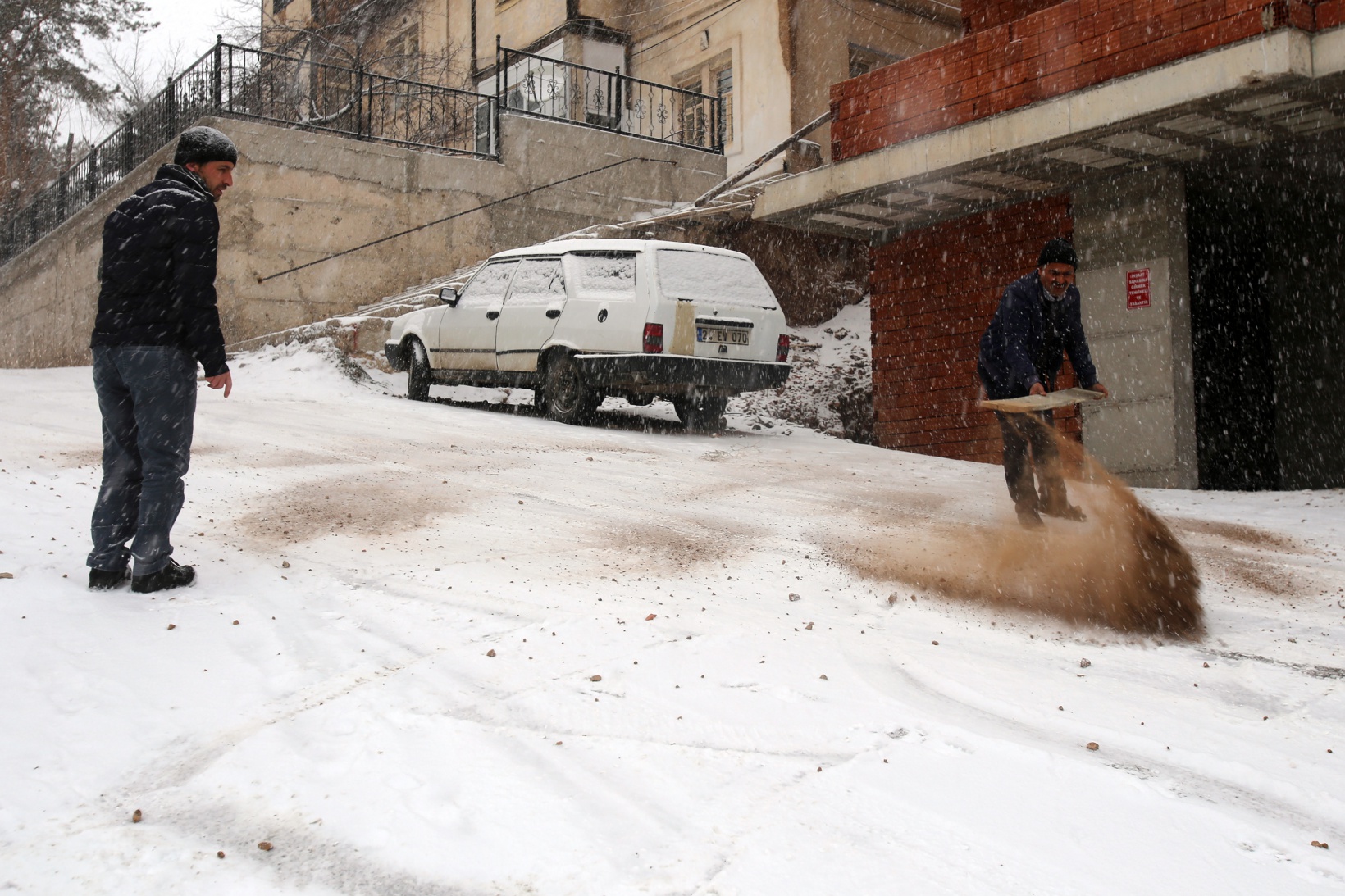 Gümüşhane’de kar yağışı etkili oluyor 3