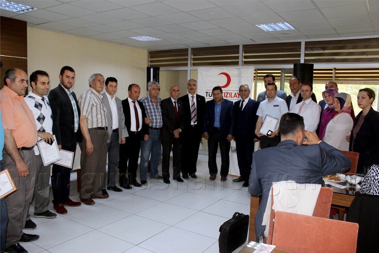 Kan bağışçıları madalyalarını aldı 4