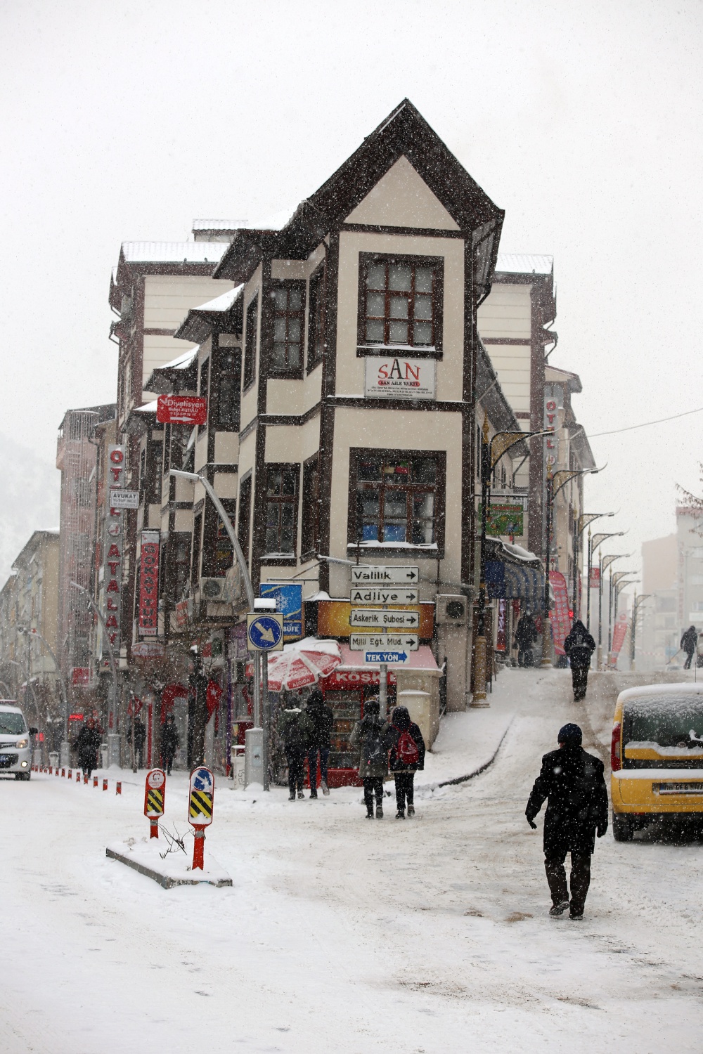 Gümüşhane’de kar yağışı etkili oluyor 12