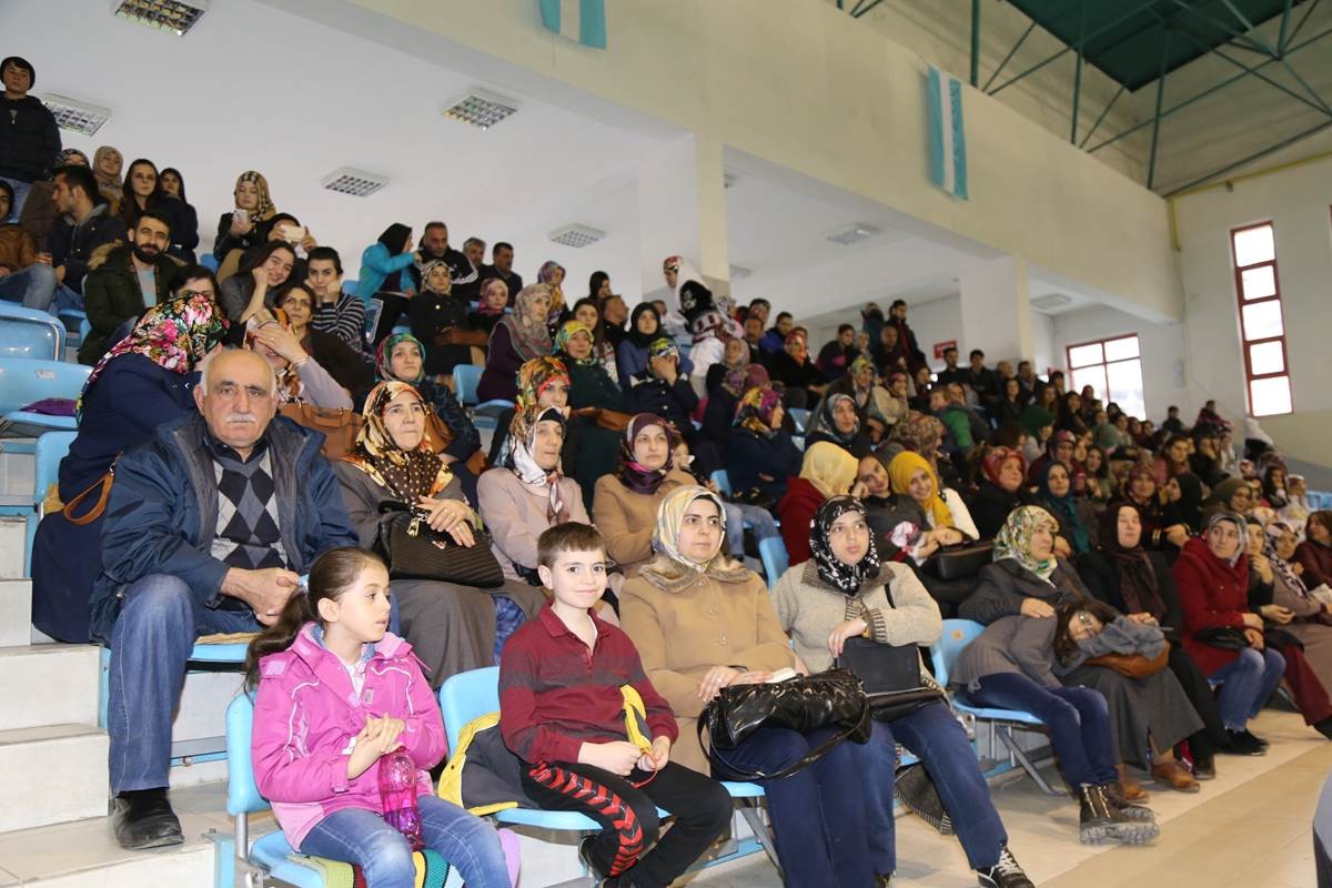 Gümüşhane’de Okullar ve Kulüplerarası Halk Oyunları Yarışması Yapıldı 3