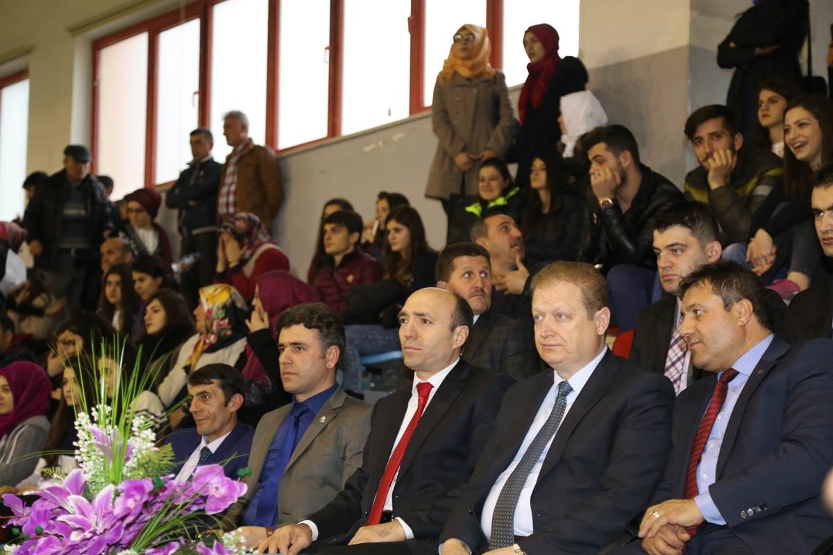 Gümüşhane’de Okullar ve Kulüplerarası Halk Oyunları Yarışması Yapıldı 7