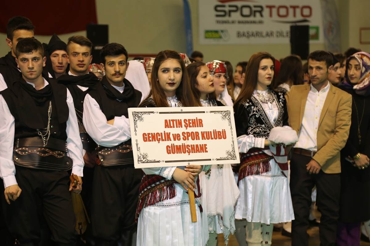 Gümüşhane’de Okullar ve Kulüplerarası Halk Oyunları Yarışması Yapıldı 8