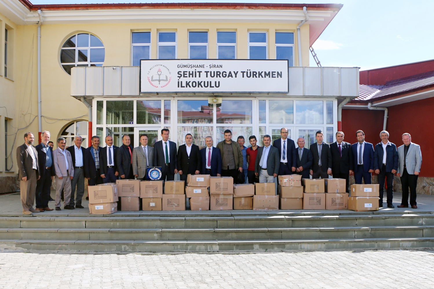 İhtiyaç sahibi öğrencilere ayakkabı hediye edildi 3