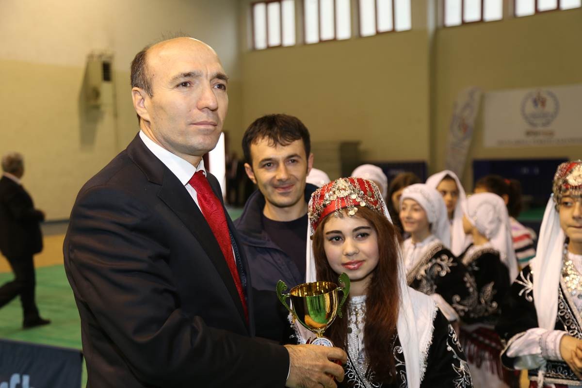 Gümüşhane’de Okullar ve Kulüplerarası Halk Oyunları Yarışması Yapıldı 10