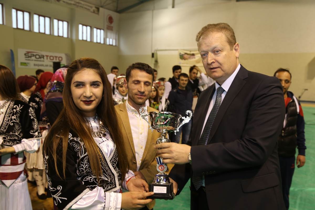 Gümüşhane’de Okullar ve Kulüplerarası Halk Oyunları Yarışması Yapıldı 12