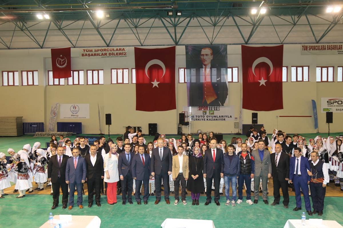 Gümüşhane’de Okullar ve Kulüplerarası Halk Oyunları Yarışması Yapıldı 14