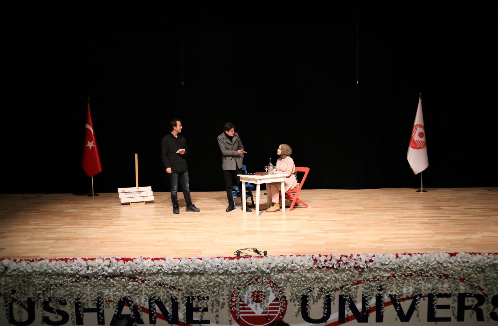 Hemşirelik bölümü öğrencilerinden tiyatro gösterisi 6