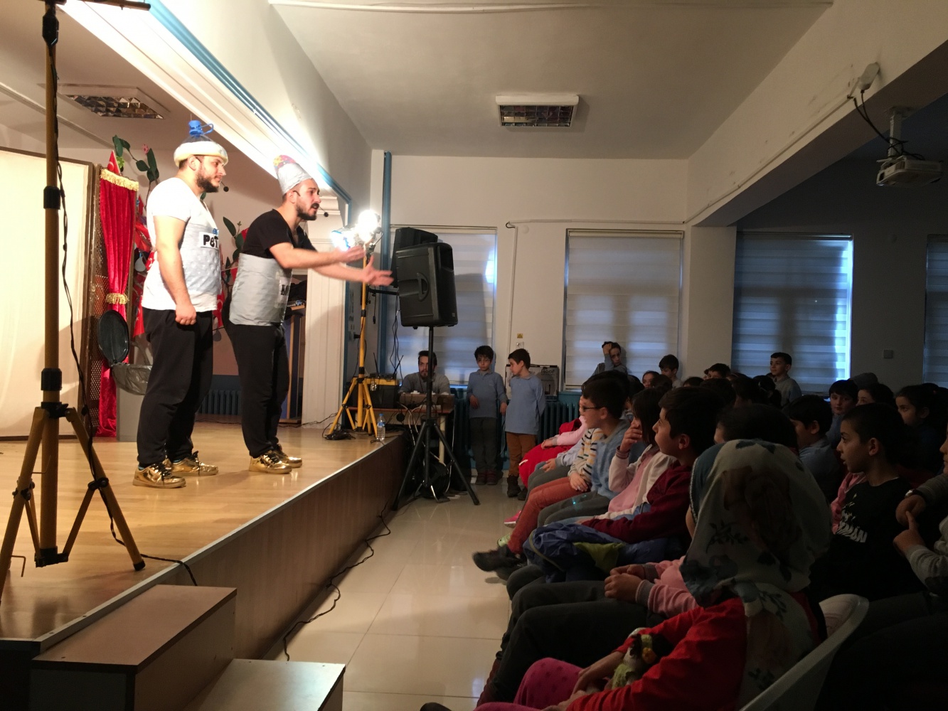 Minik öğrenciler tiyatroyla buluştu 10