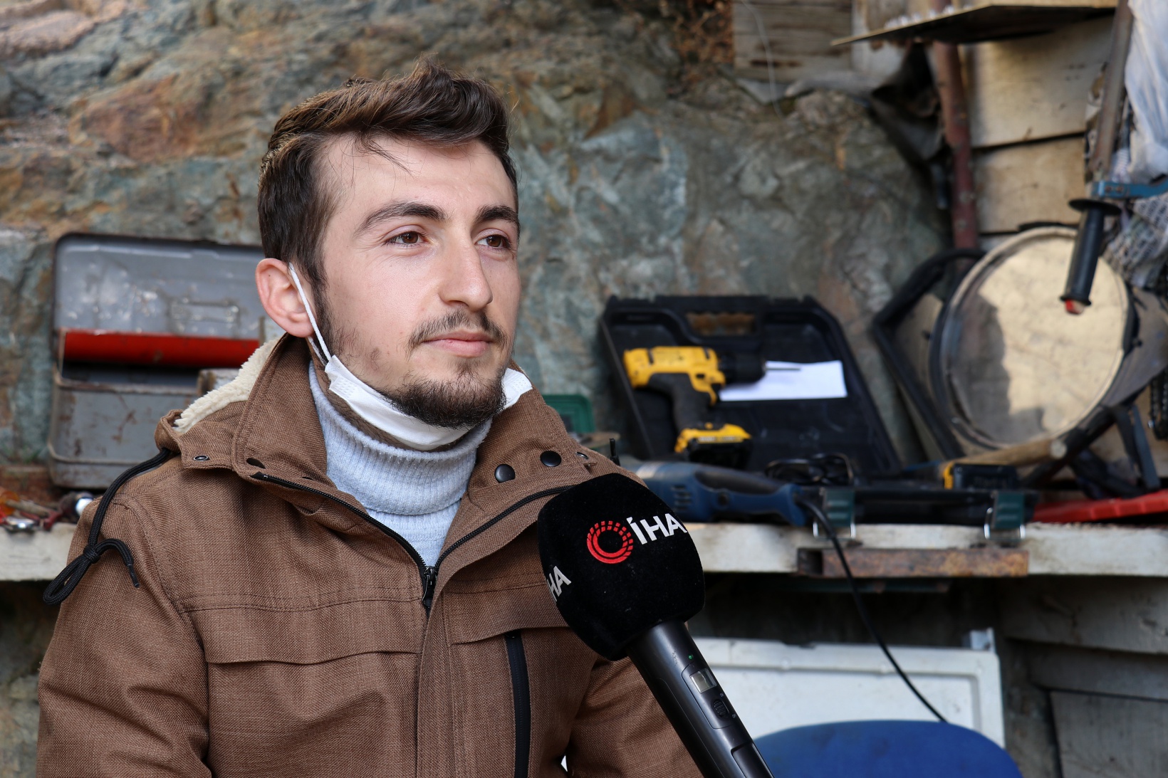 Cep telefonlarını satıp kendilerine araba yaptılar 7