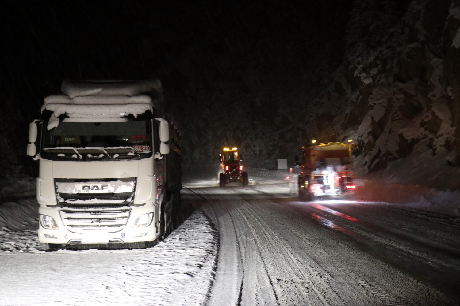 Zigana geçidinde kar yağışı ve tipi etkili oluyor 21