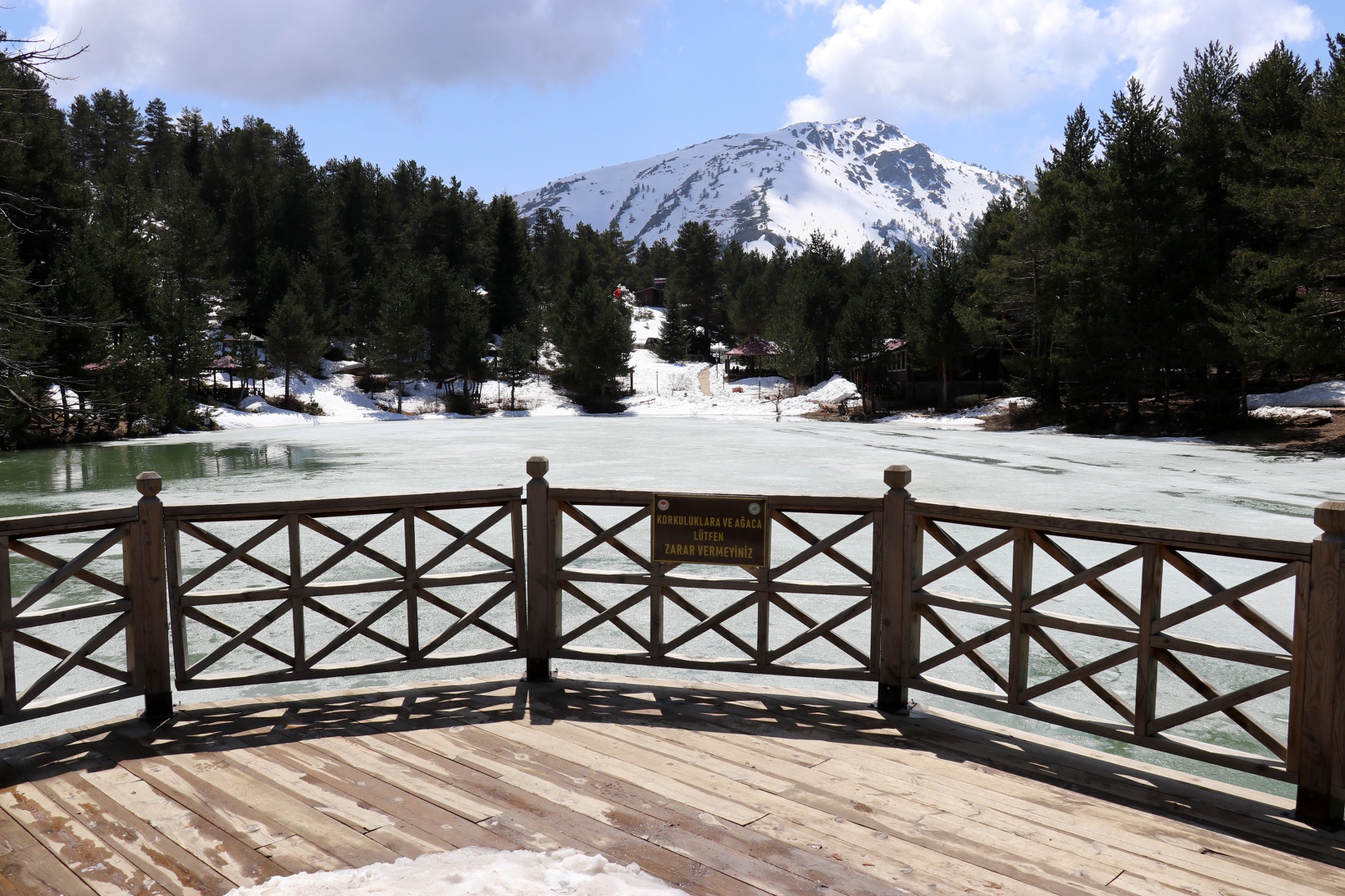 Limni Gölünde yılın son kar manzarası büyüledi 21