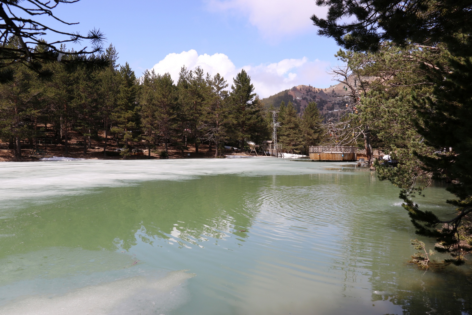 Limni Gölünde yılın son kar manzarası büyüledi 19
