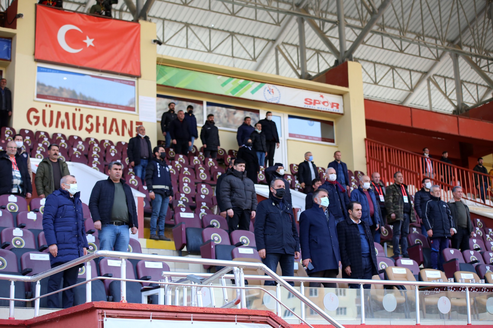 Gümüş evinde yıkıldı: 2-3 23