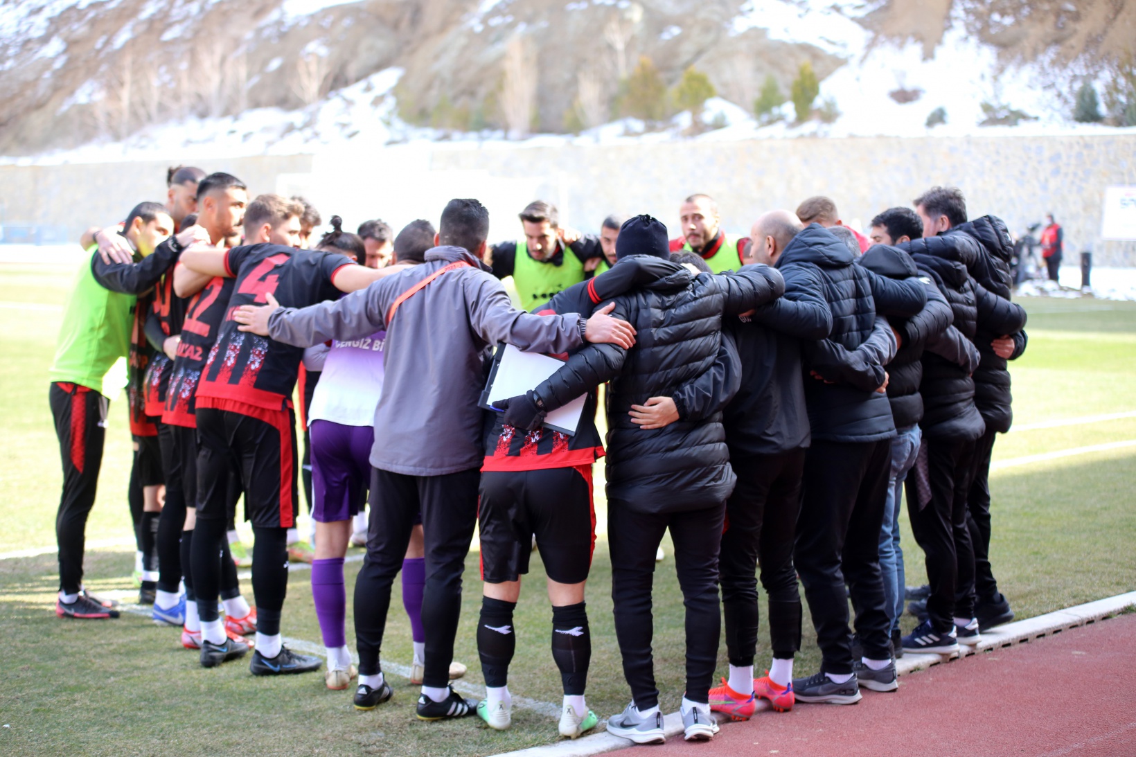 Gümüş evinde yıkıldı: 2-3 17