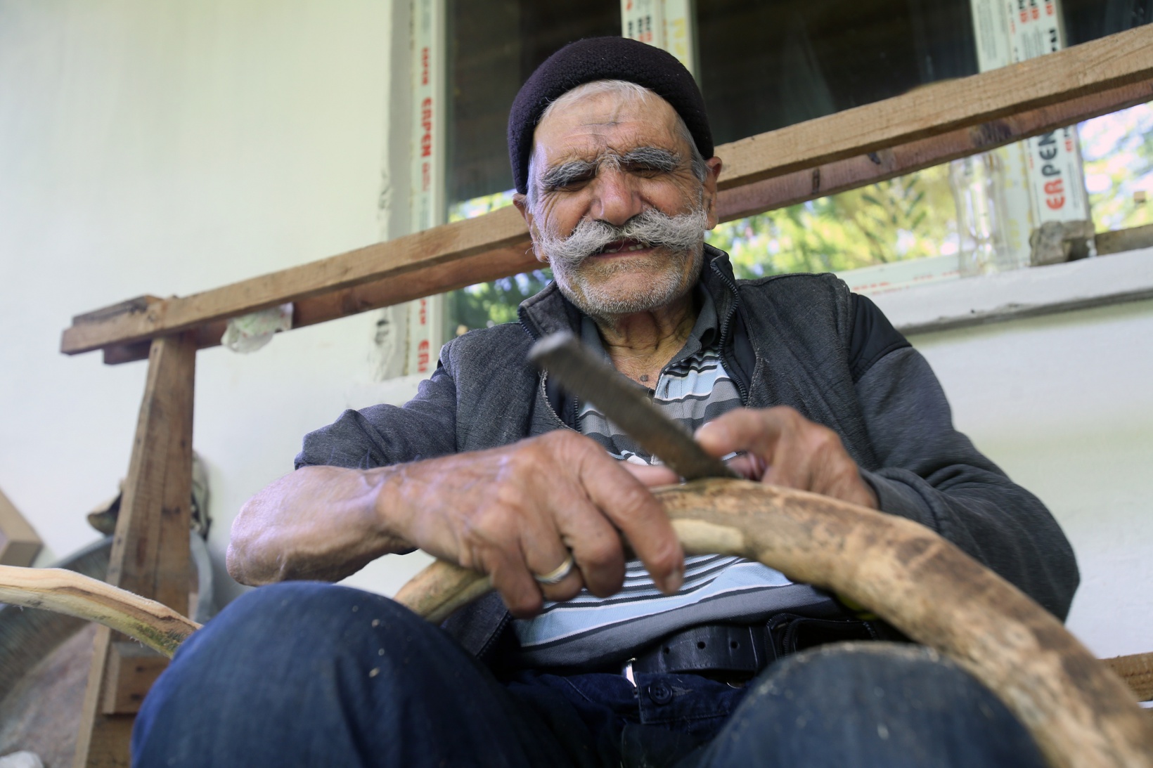 Görmeyen gözleriyle binlerce fidan yetiştirdi 9