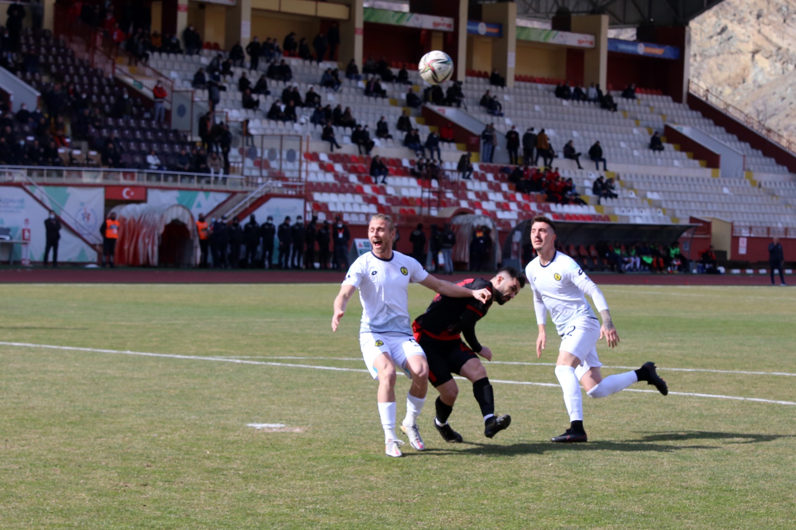 Gümüş evinde yıkıldı: 2-3 24