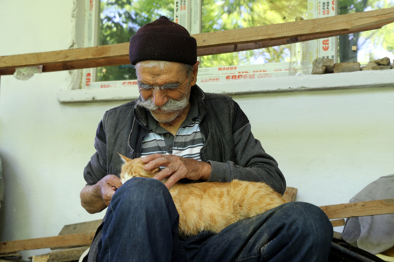 Görmeyen gözleriyle binlerce fidan yetiştirdi 10