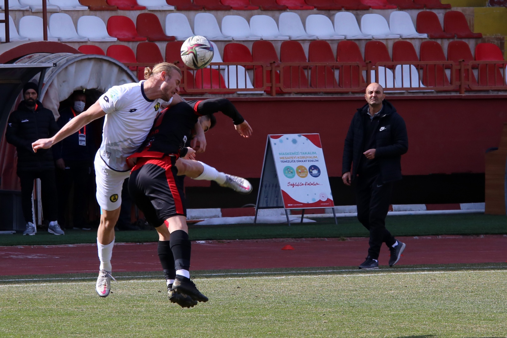 Gümüş evinde yıkıldı: 2-3 12