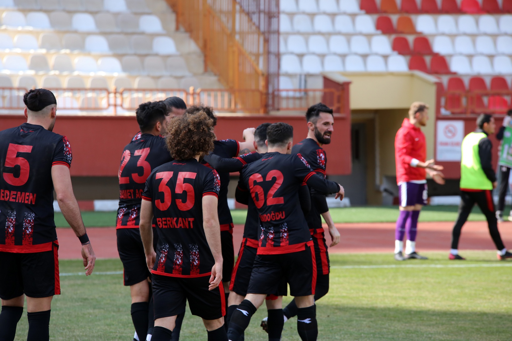 Gümüş evinde yıkıldı: 2-3 25