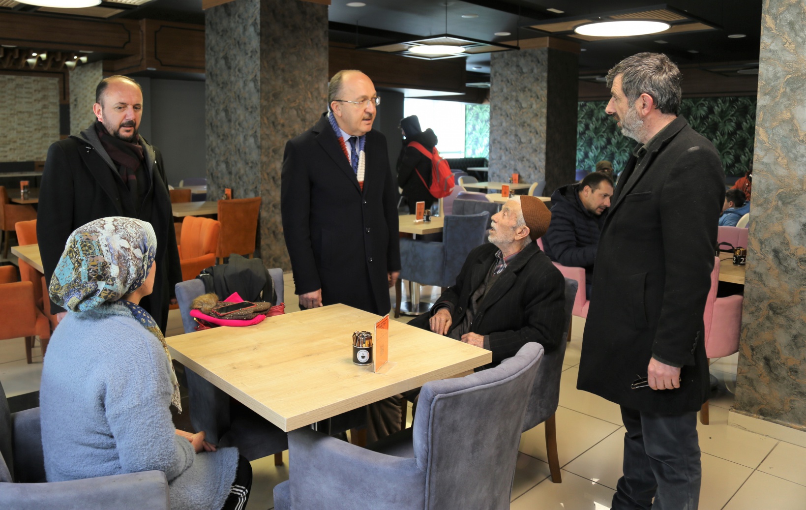 Depremzede öğrenci ve aileleri üniversiteye getirildi 7