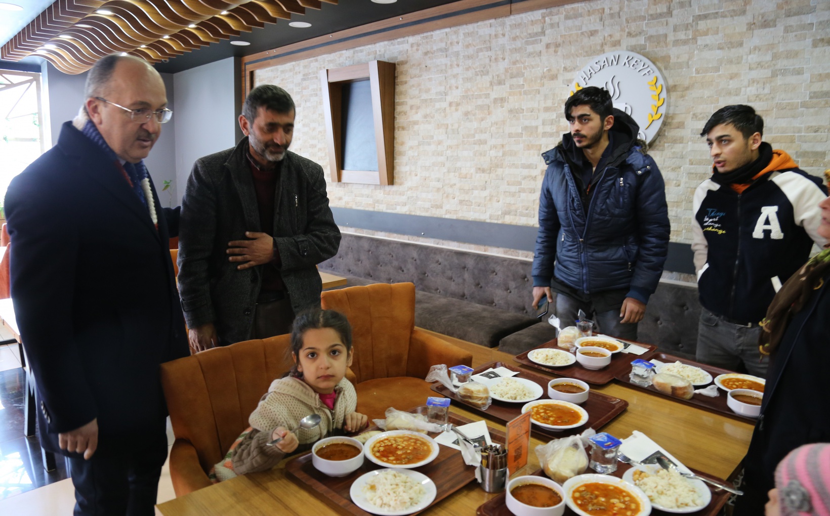 Depremzede öğrenci ve aileleri üniversiteye getirildi 6