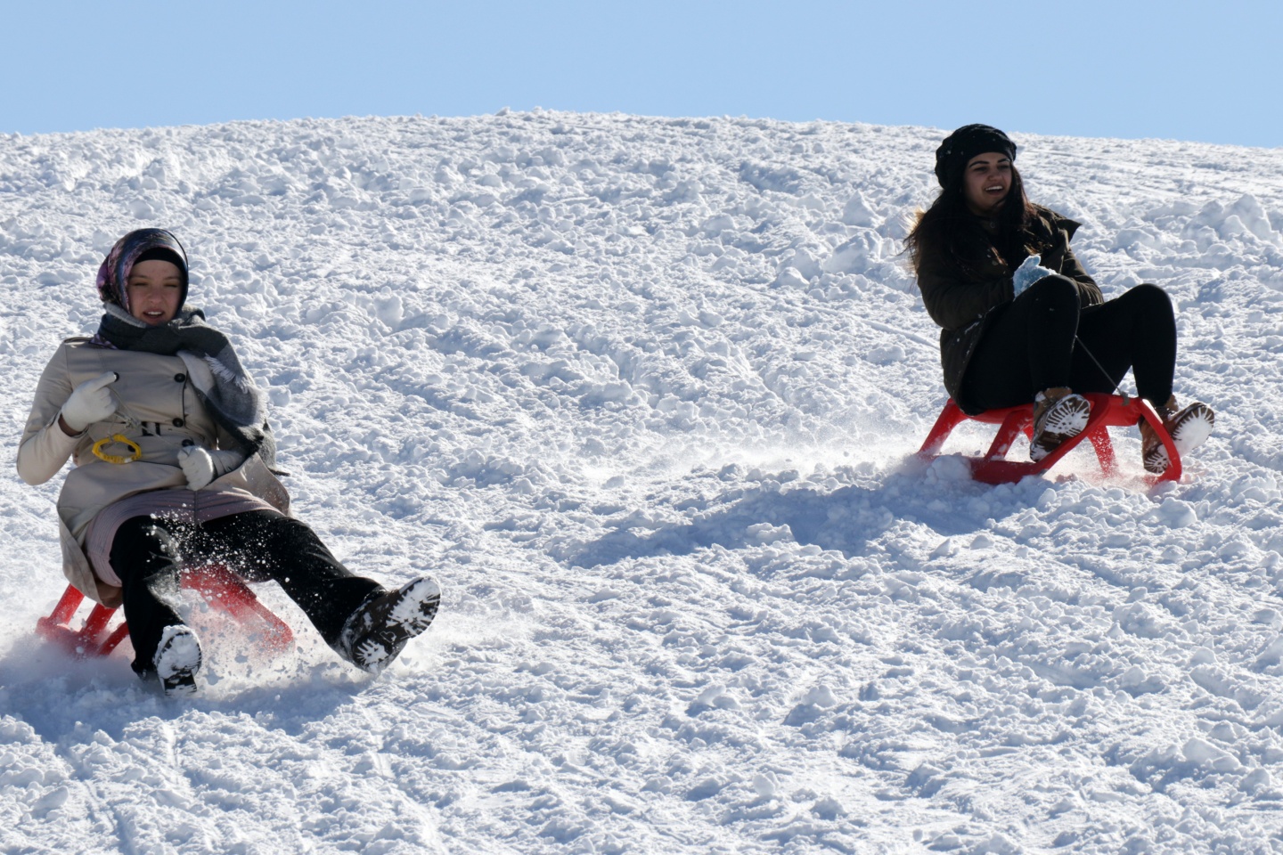 Düştüler, kalktılar yine kaydılar 38