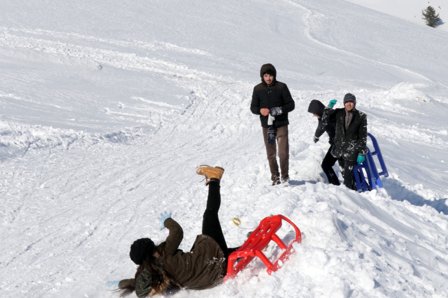 Düştüler, kalktılar yine kaydılar 45