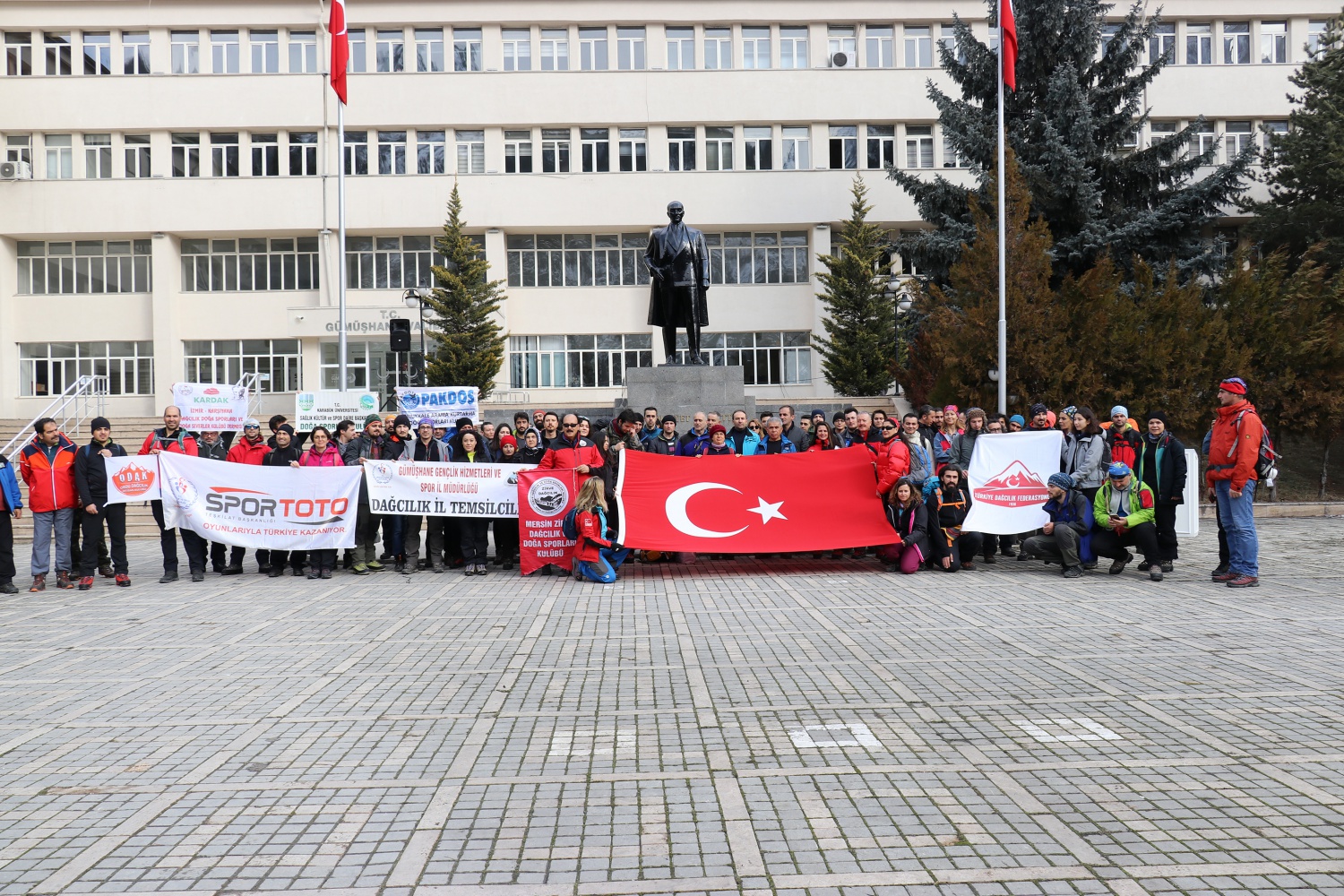 Türkiye'nin dört bir yanından dağcılar Zigana'da kamp kuracak 45