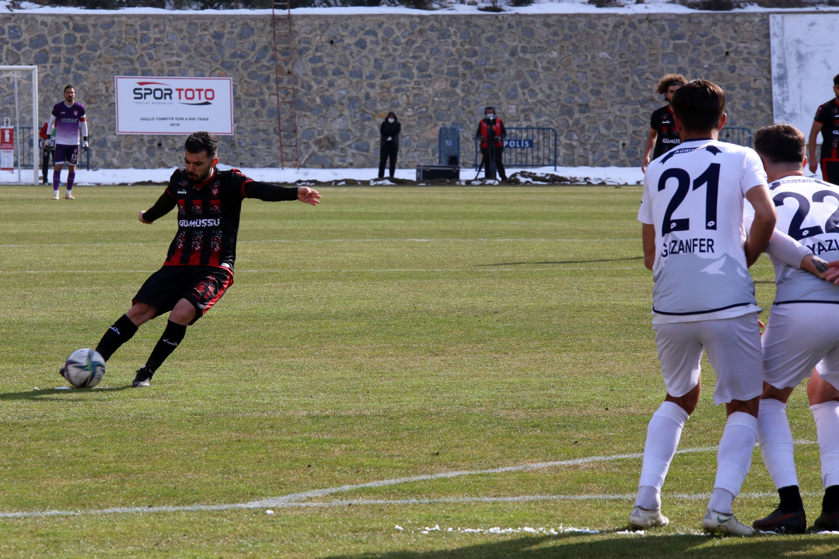 Gümüş evinde yıkıldı: 2-3 7