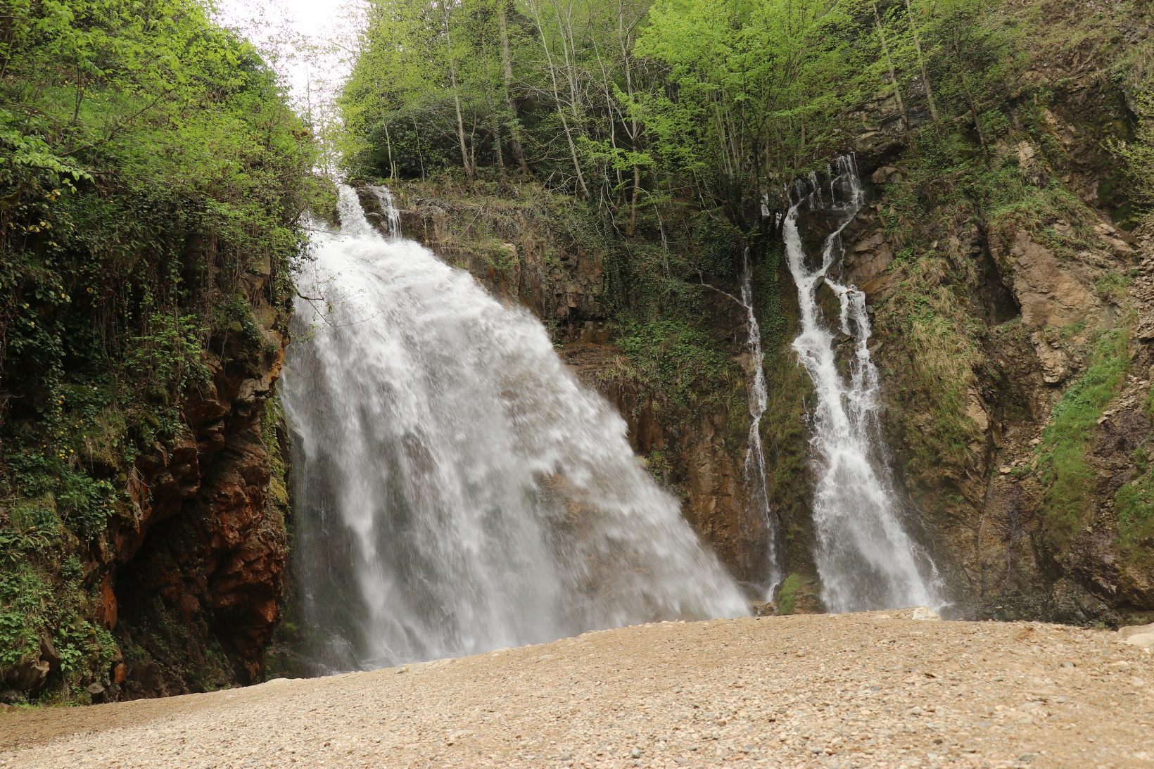 Gümüşhane'nin saklı cenneti Çağlayandibi Şelalesi baharla coştu 18
