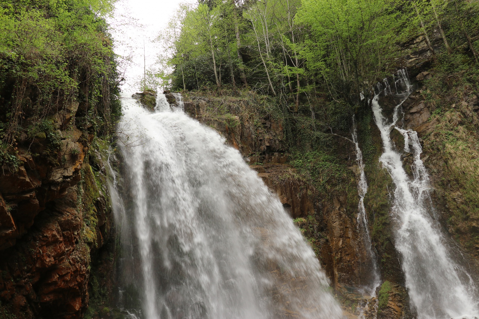 Gümüşhane'nin saklı cenneti Çağlayandibi Şelalesi baharla coştu 27