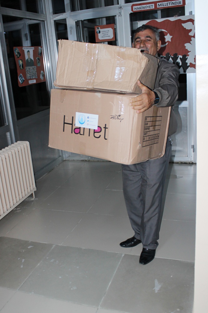 İhtiyaç sahibi öğrencilere ayakkabı hediye edildi 10