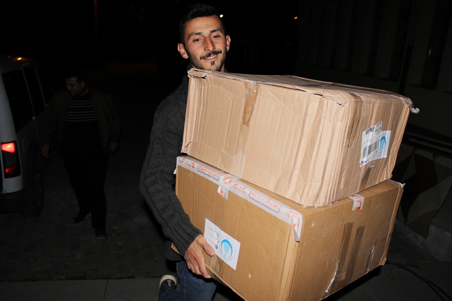 İhtiyaç sahibi öğrencilere ayakkabı hediye edildi 12