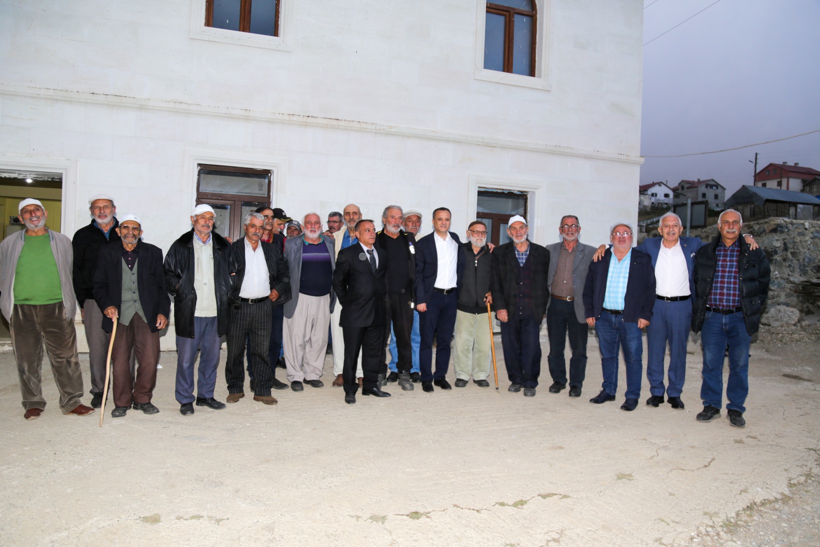 Vali Taşbilek'ten en uzak köylere ziyaret 42