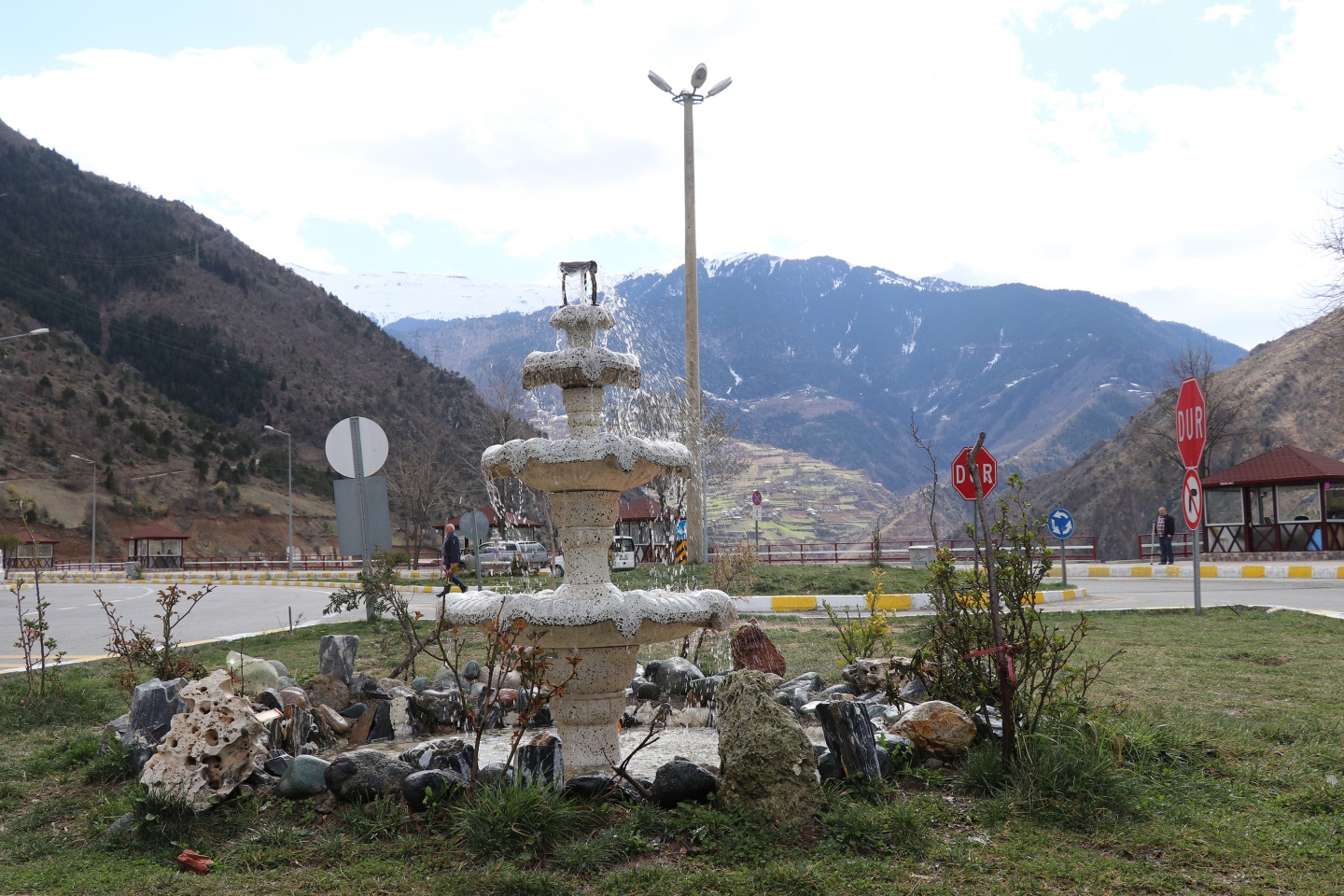 Özkürtün’e kadın eli değdi belde rengarenk oldu 13