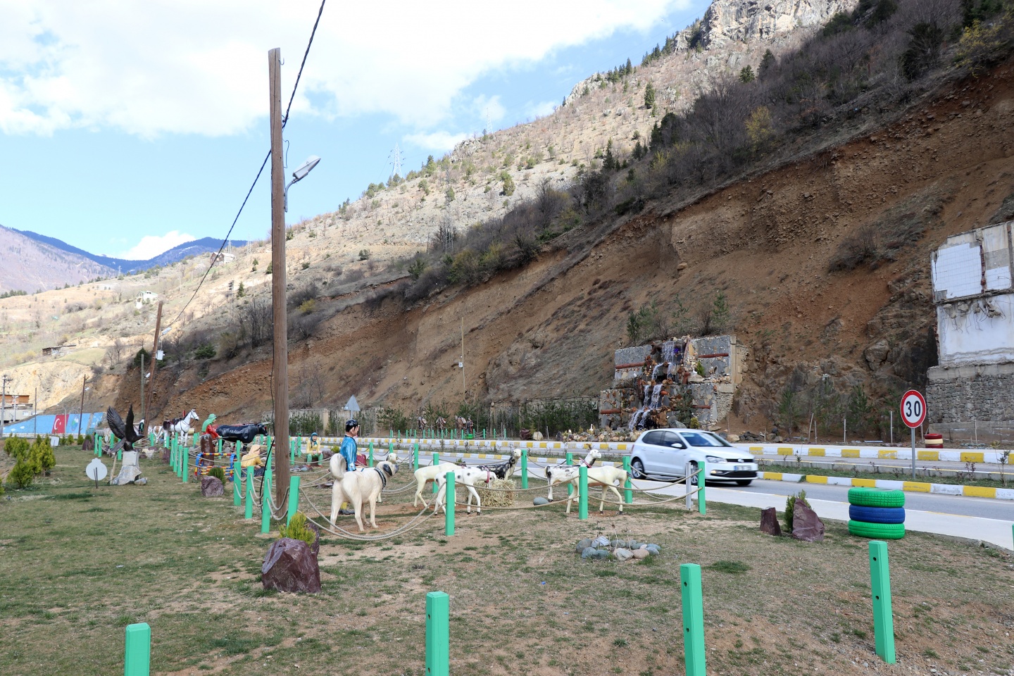 Özkürtün’e kadın eli değdi belde rengarenk oldu 23