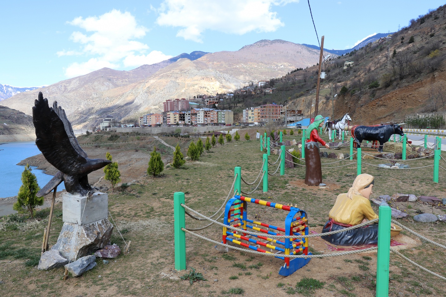 Özkürtün’e kadın eli değdi belde rengarenk oldu 19