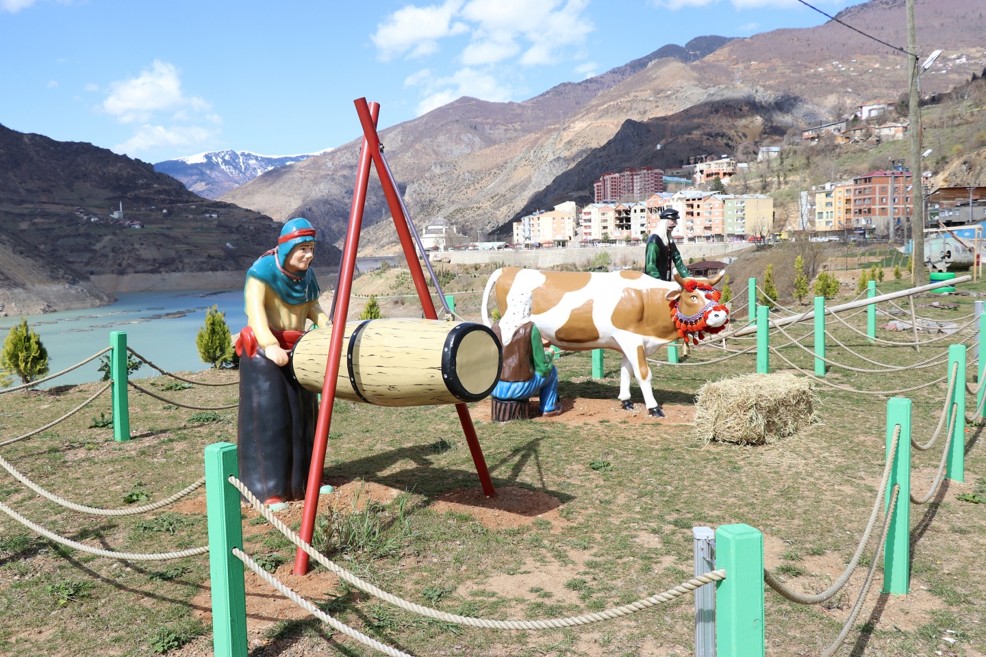 Özkürtün’e kadın eli değdi belde rengarenk oldu 8