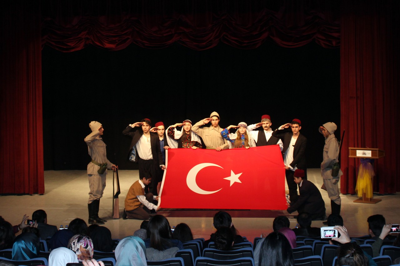 Gençler hayallerini sahneye yansıttı 1