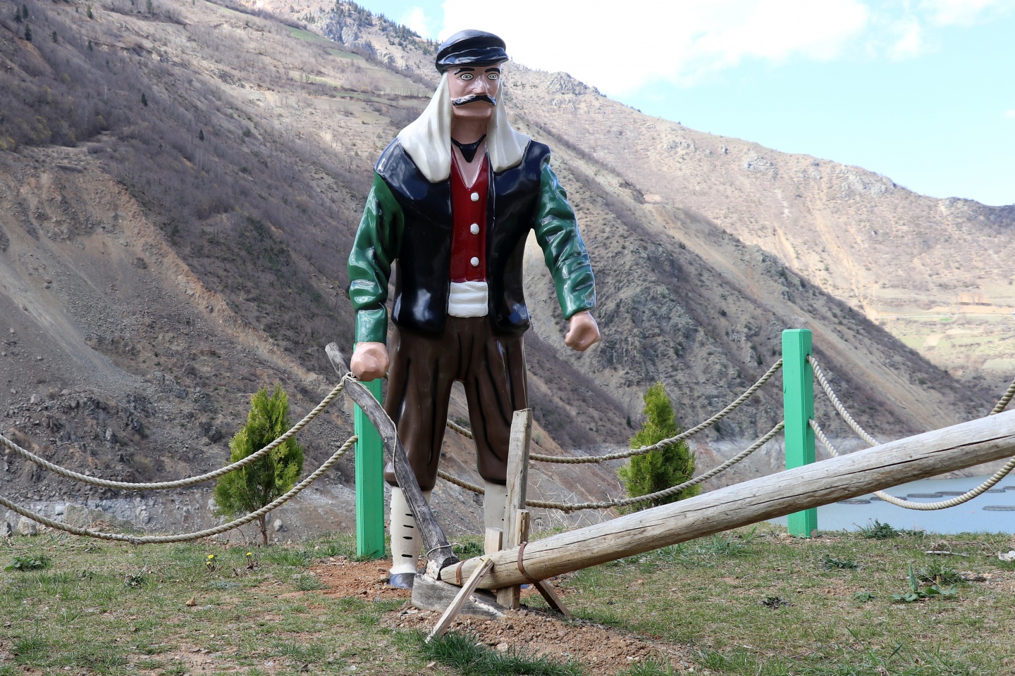 Özkürtün’e kadın eli değdi belde rengarenk oldu 15