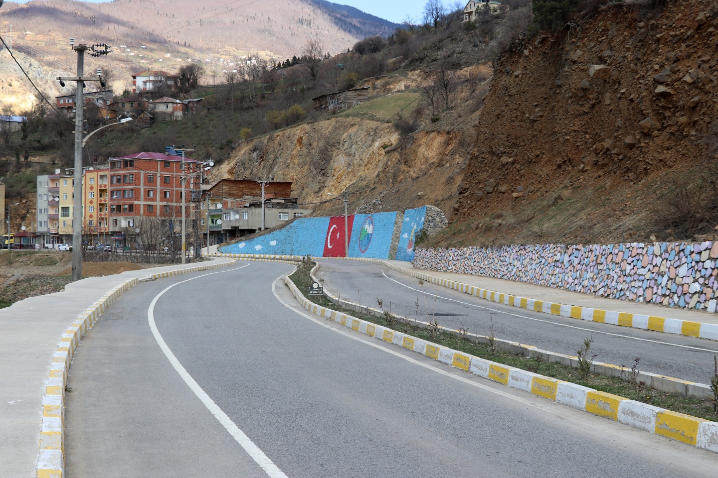 Özkürtün’e kadın eli değdi belde rengarenk oldu 21