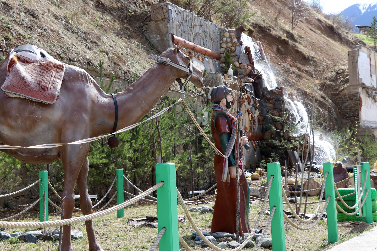 Özkürtün’e kadın eli değdi belde rengarenk oldu 11