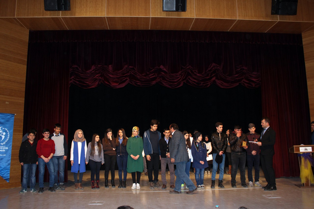 Gençler hayallerini sahneye yansıttı 3